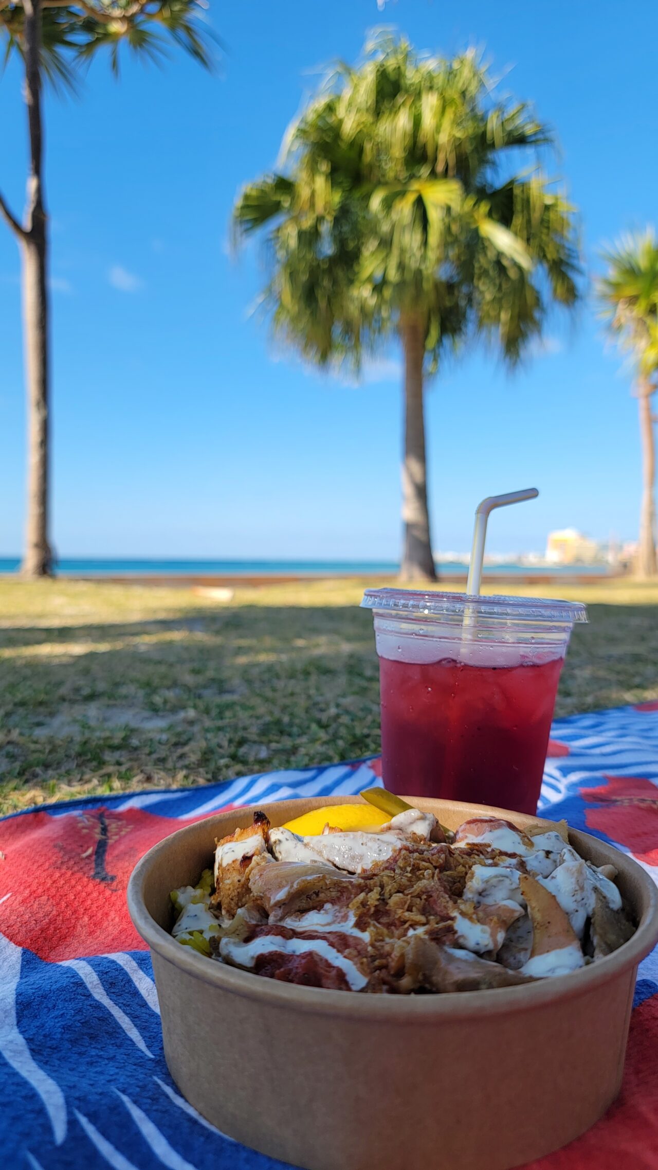 沖縄北谷アラハビーチでピクニック