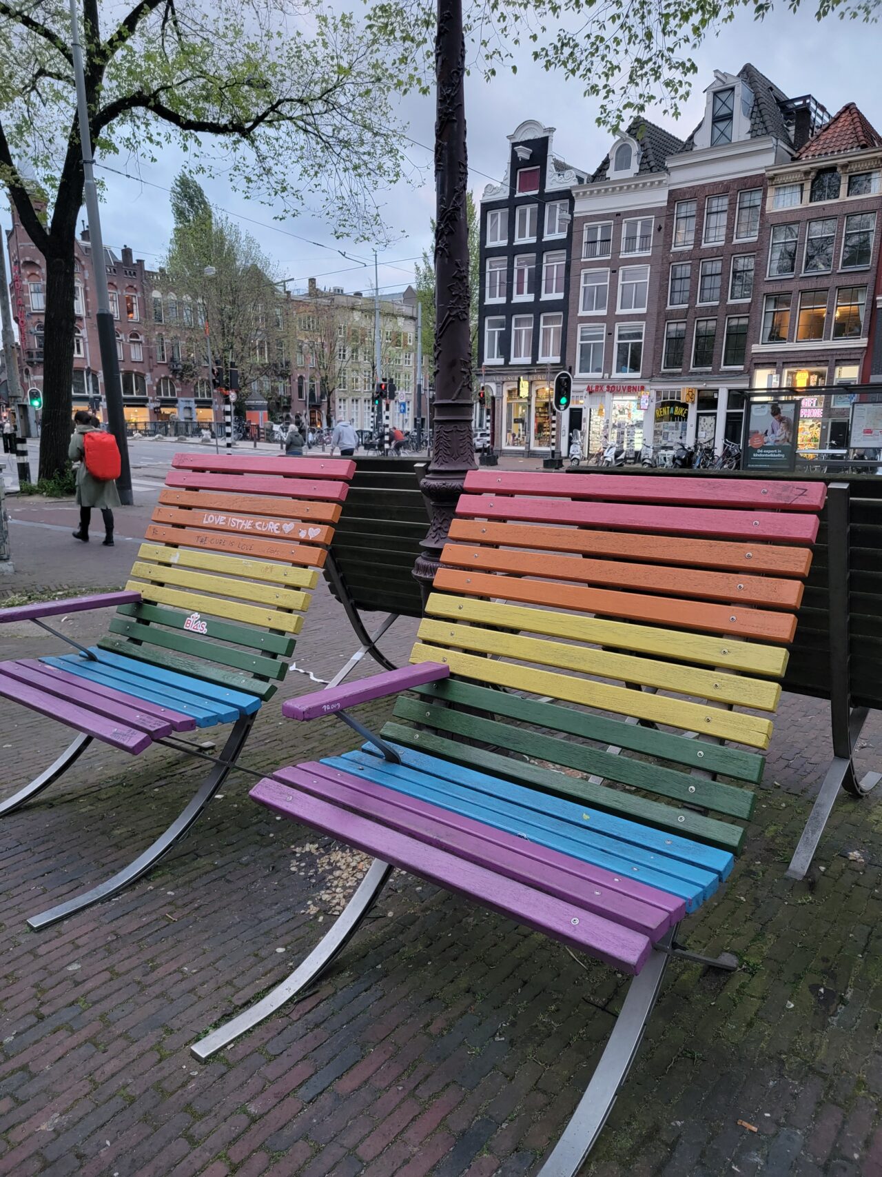 Rainbow-colored bench / Homomonument