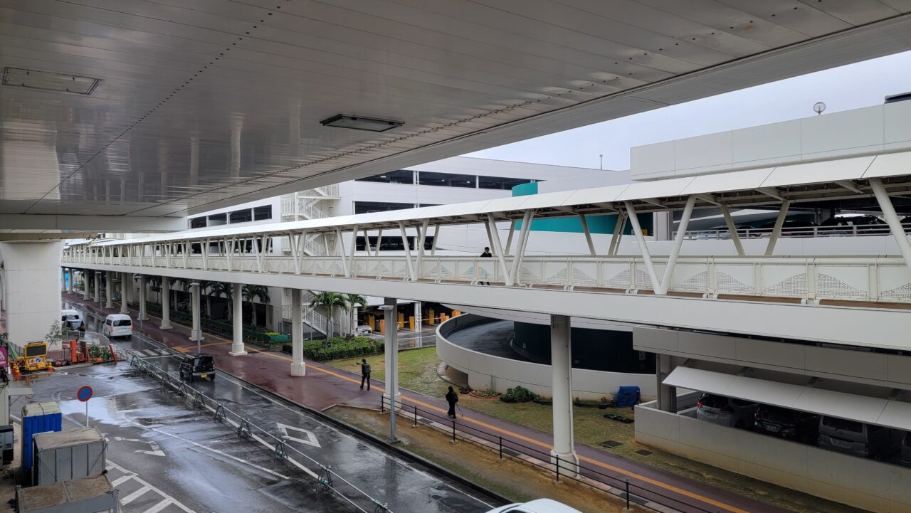 那覇空港駐車場