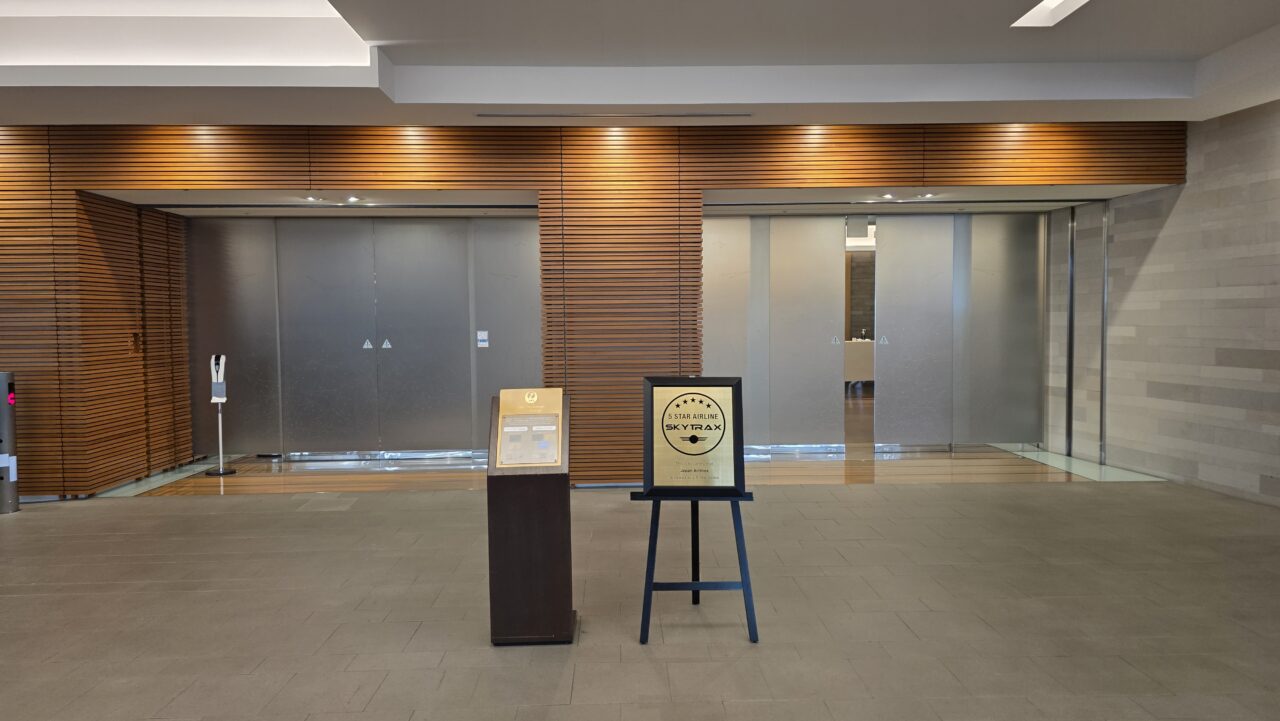 JAL成田国際線サクララウンジ