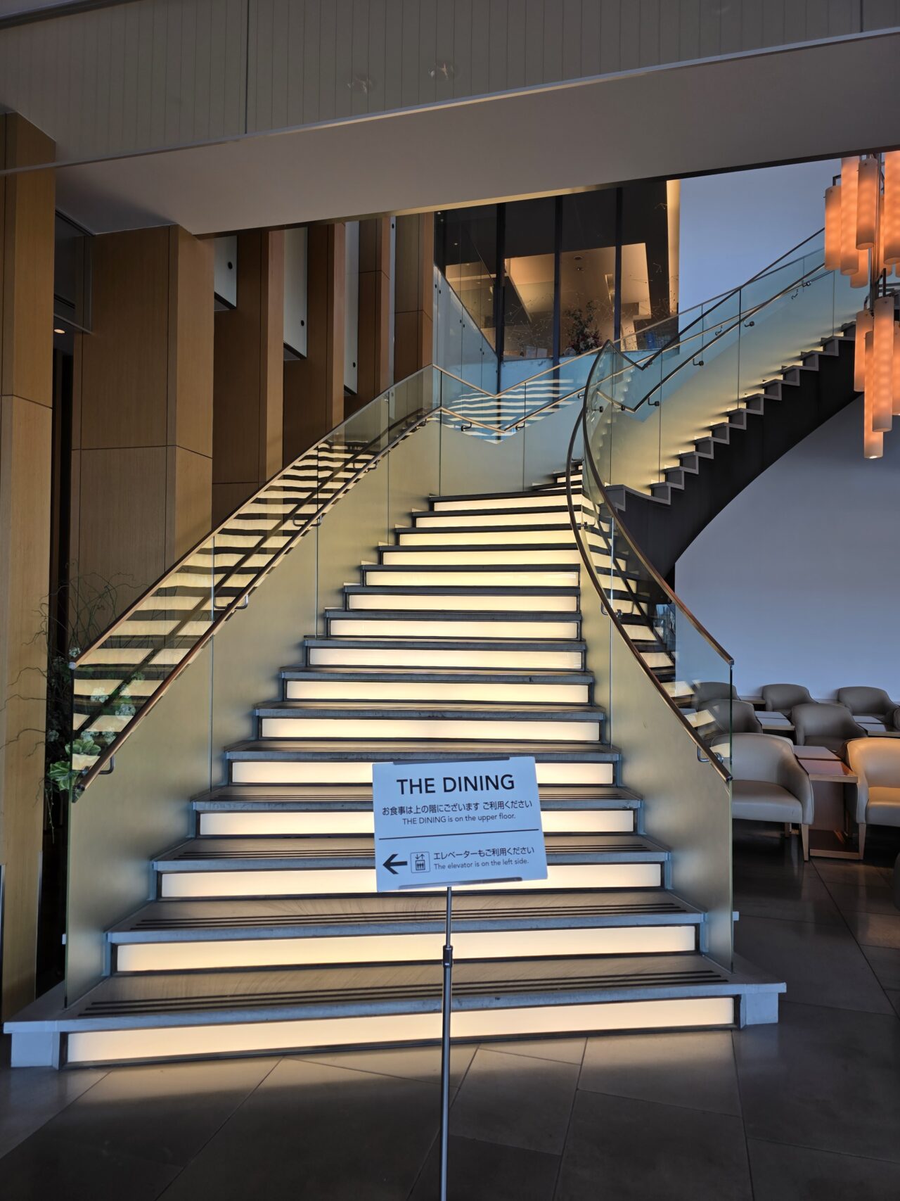 JAL成田国際線サクララウンジ