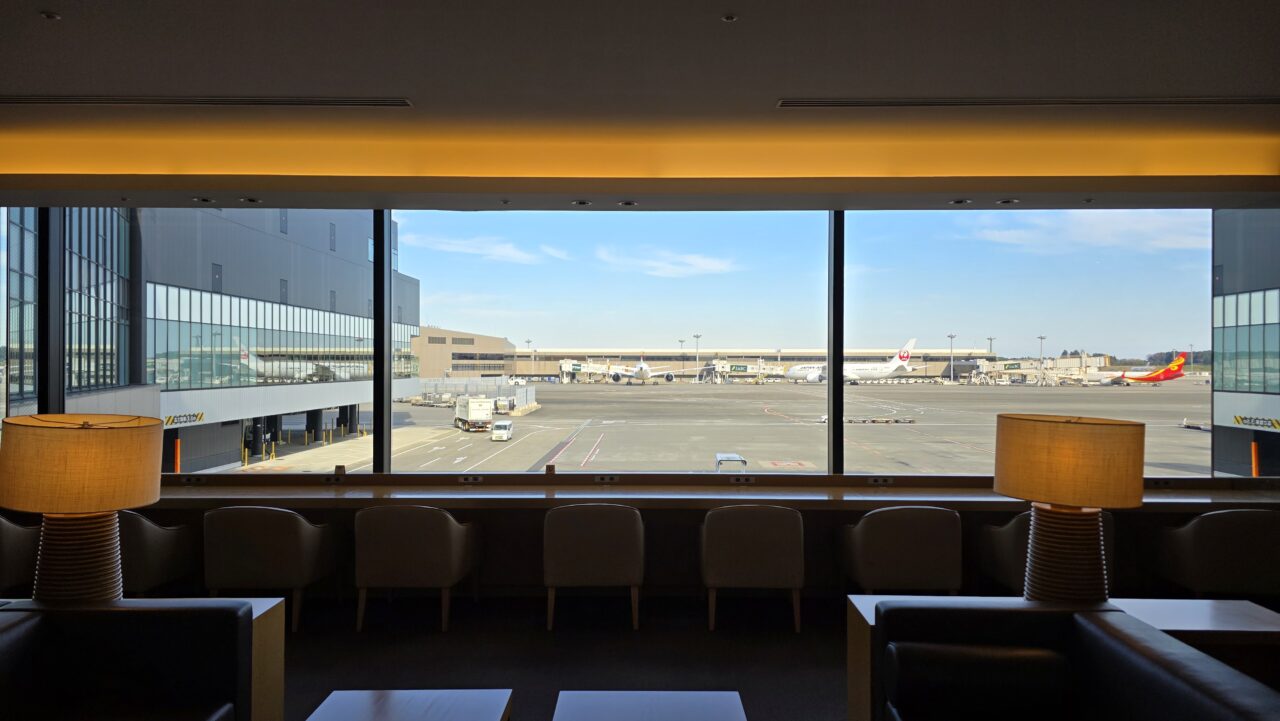 JAL成田国際線サクララウンジ 