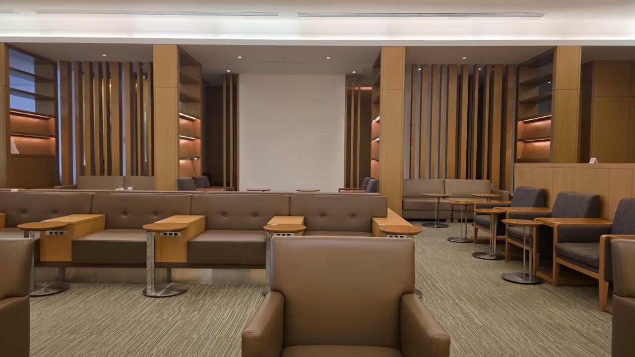 JAL成田国際線サクララウンジ