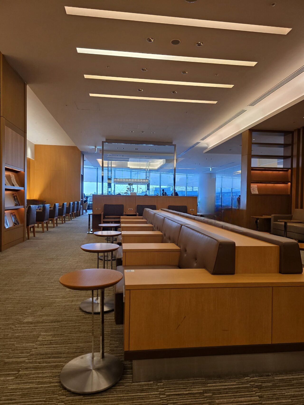 JAL成田国際線サクララウンジ