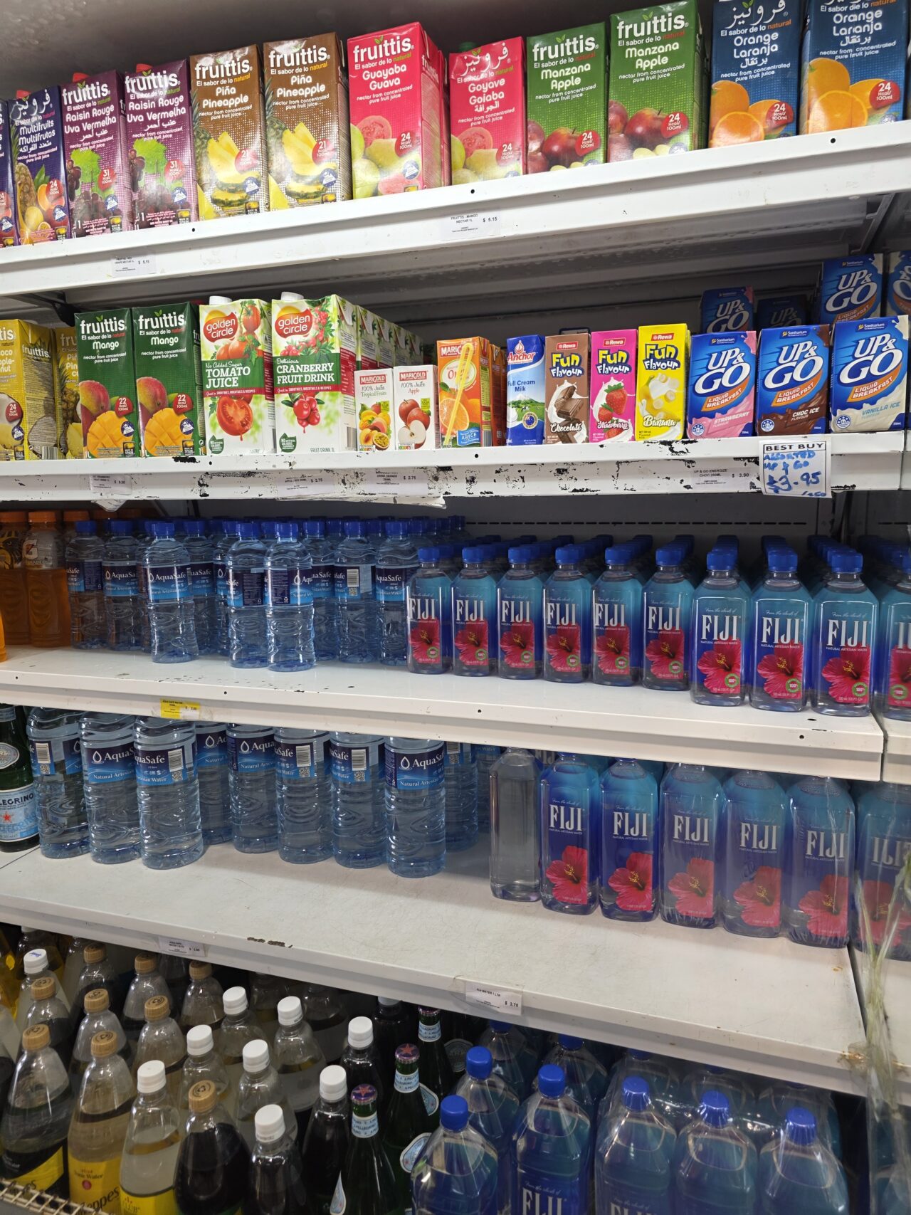 ポートデナラウのスーパーマーケット