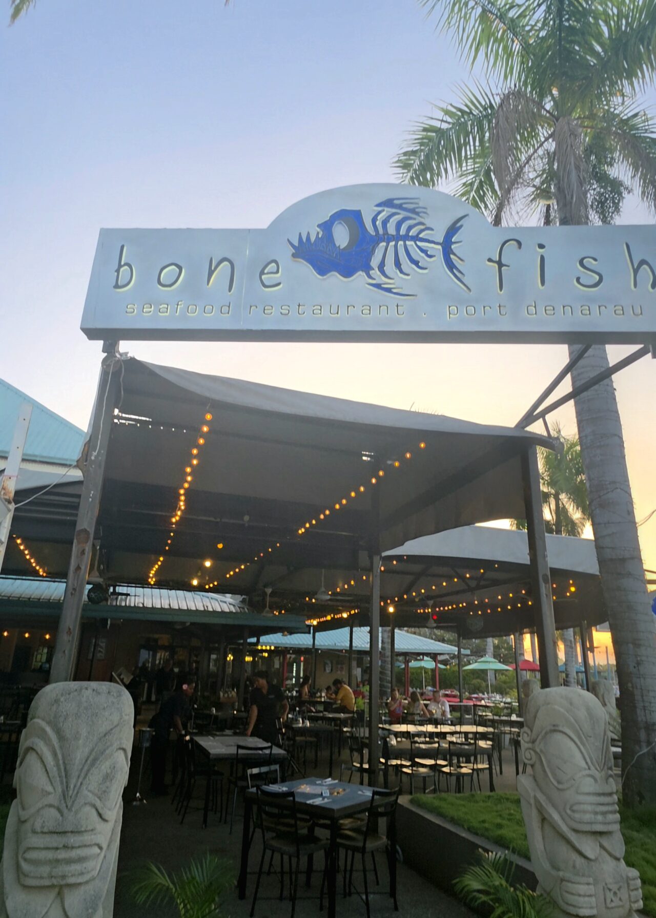 ポートデナラウ ショッピングセンター