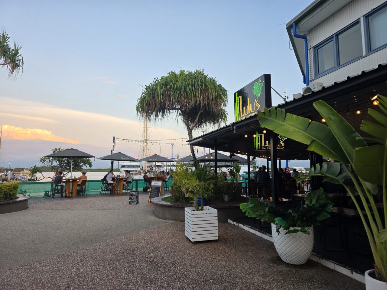 ポートデナラウ ショッピングセンター