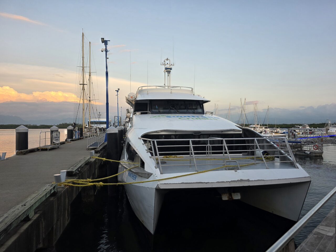 ポートデナラウ ショッピングセンター