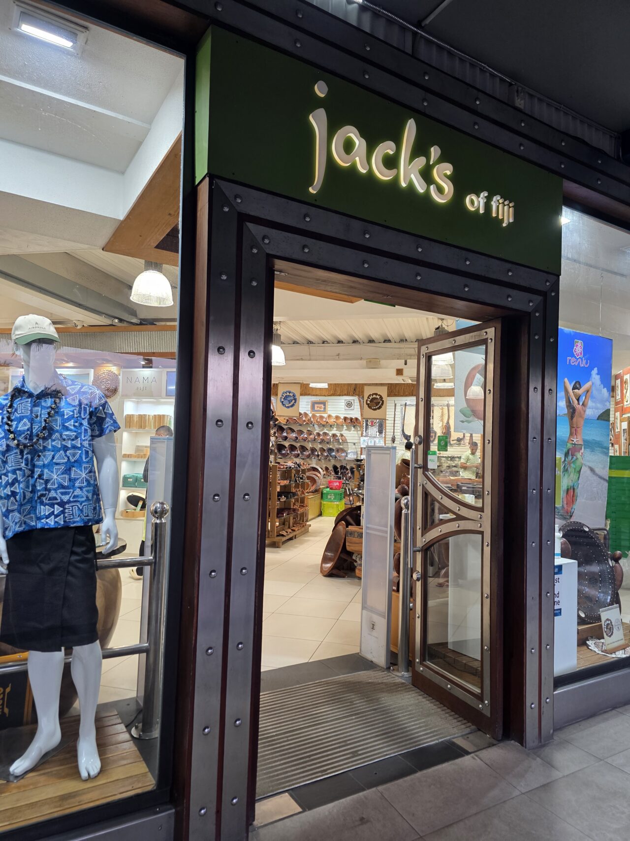 ポートデナラウ ショッピングセンター:jack’s of Fiji