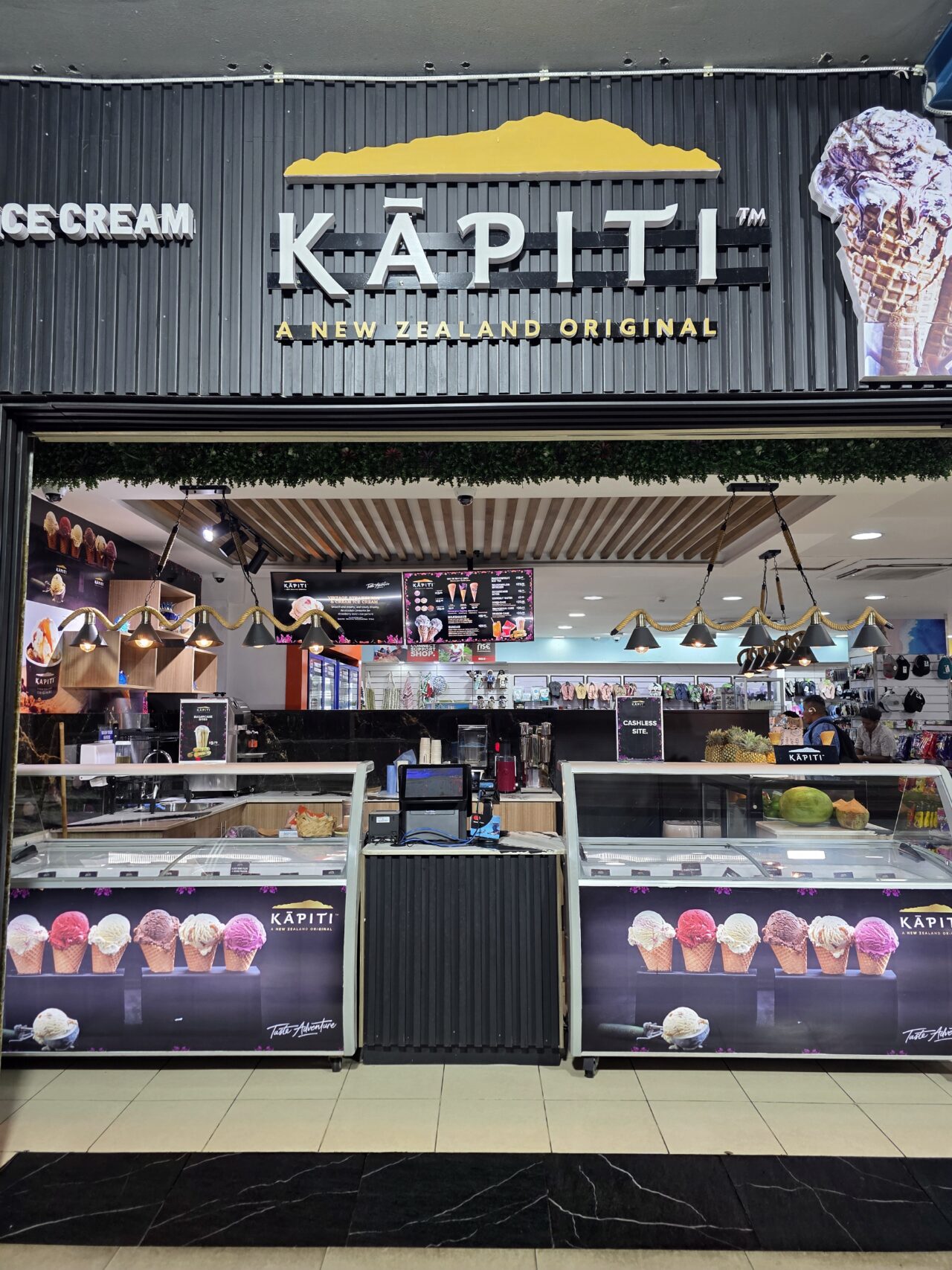 ポートデナラウ ショッピングセンター