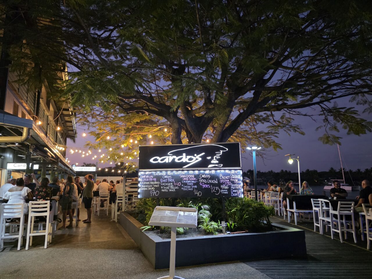 ポートデナラウ ショッピングセンター