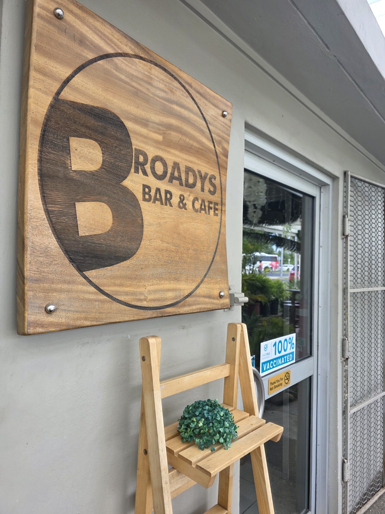 BROADYS BAR & CAFE