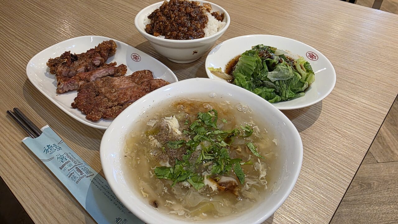 台湾桃園国際空港ターミナル２・フードコート