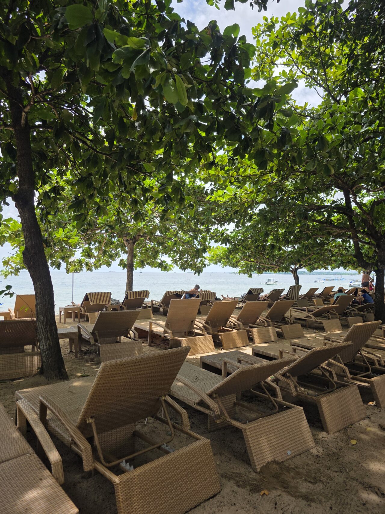 サヌールビーチ