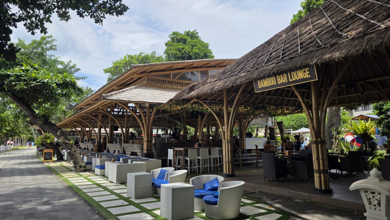 サヌールビーチ