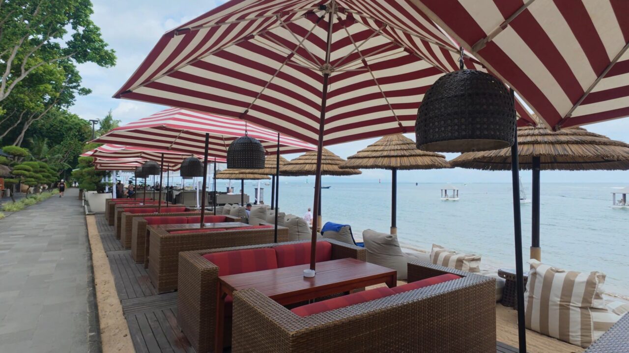 サヌールビーチ遊歩道