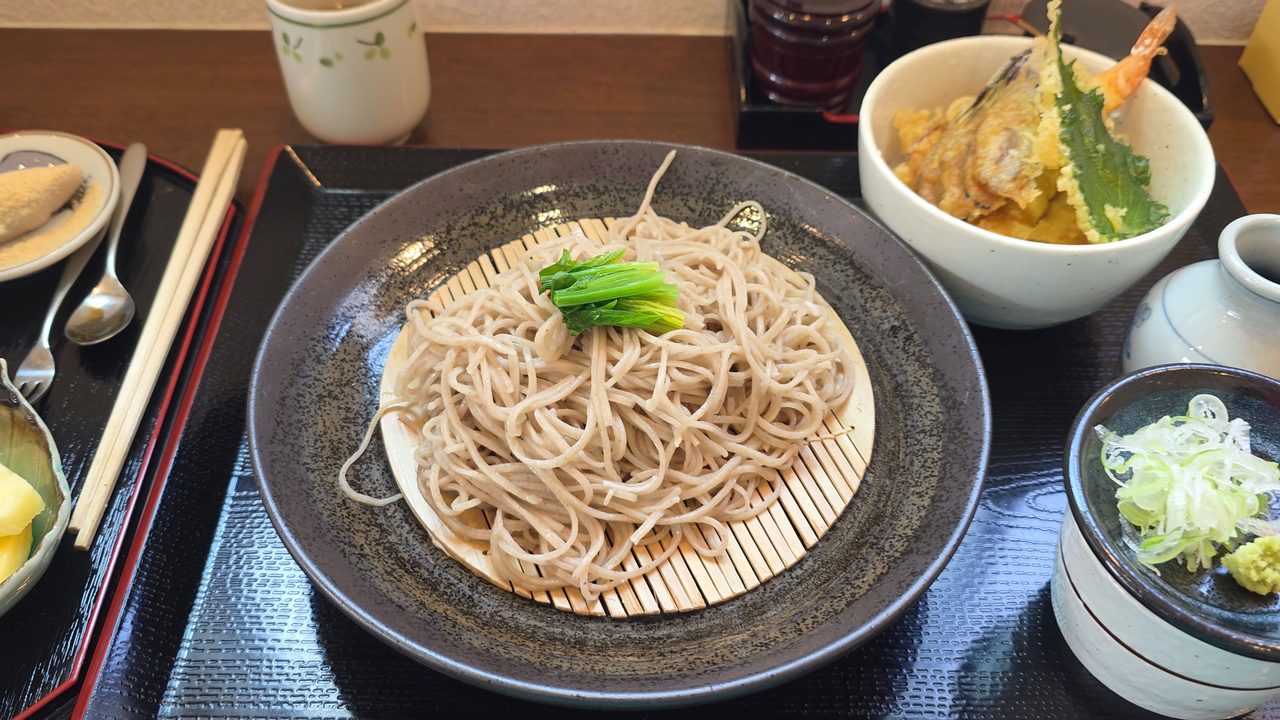 かぞくキッチン 手打ちそば 楽